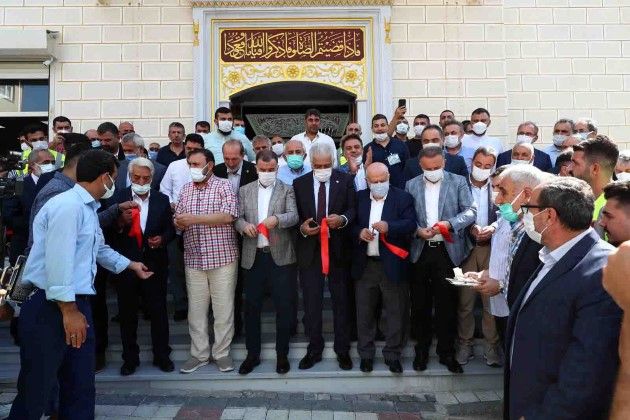 İmam Ali Camii ibadete açıldı