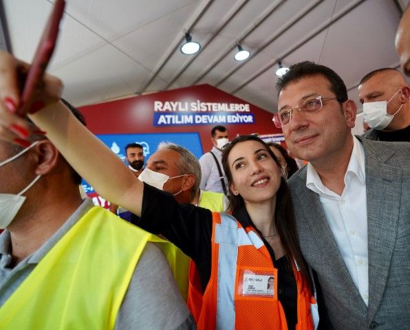 ekrem imamoğlu selfie