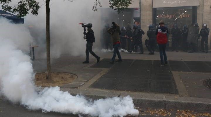 fransa-da-asi-karsitlarina-polis-mudahalesi