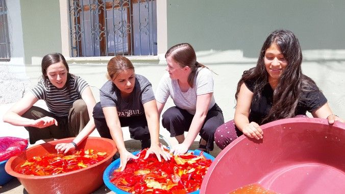 tufanbeyli halk em abdli köylü kızlar domates