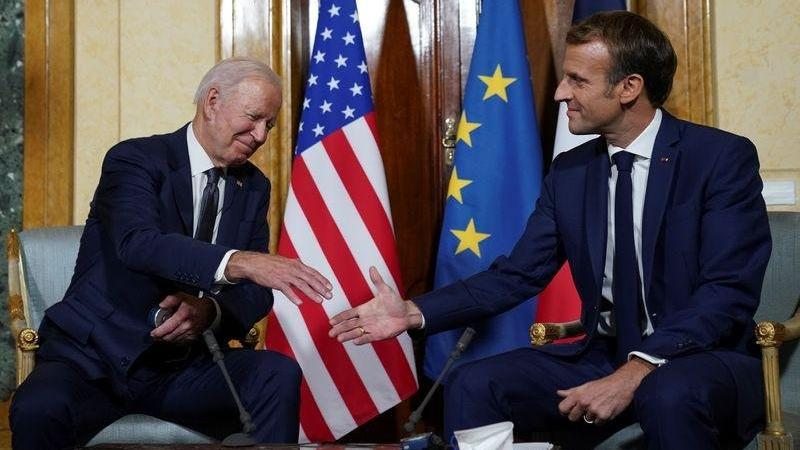 Joe Biden Emmanuel Macron