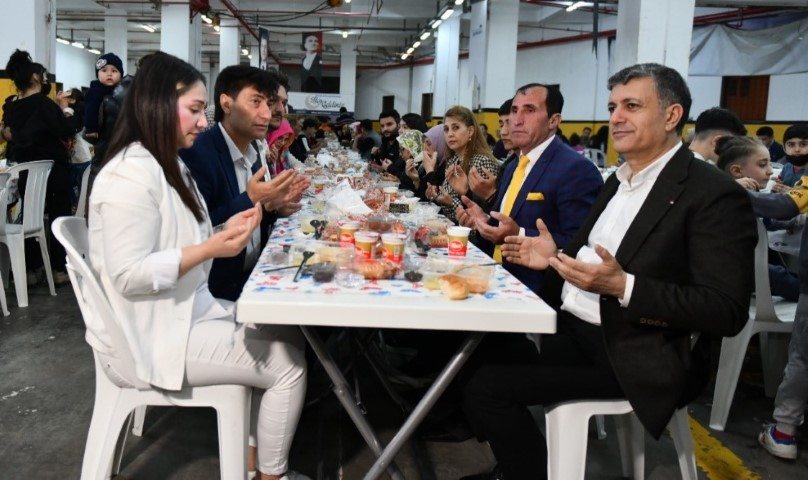 Esenyurt Belediye Başkanı Kemal Deniz Bozkurt iftar ramazan