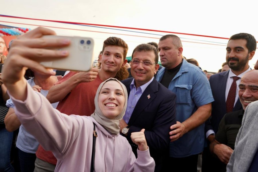 Ekrem imamoğlu naşötrülü genç kız selfie