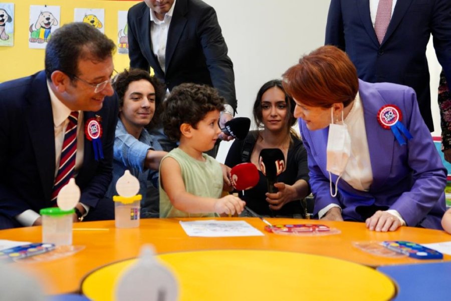 ekrem imamoğlu meral akşener çocuklar Çengelköy Kültür Merkezi