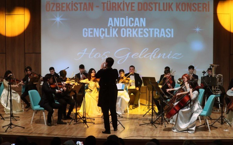 Özbekistan Cumhuriyeti Andican Gençlik Senfoni Orkestrası