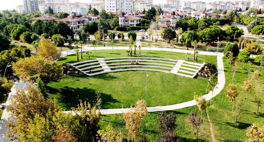 Büyük Atatürk Parkı Çim Amfi