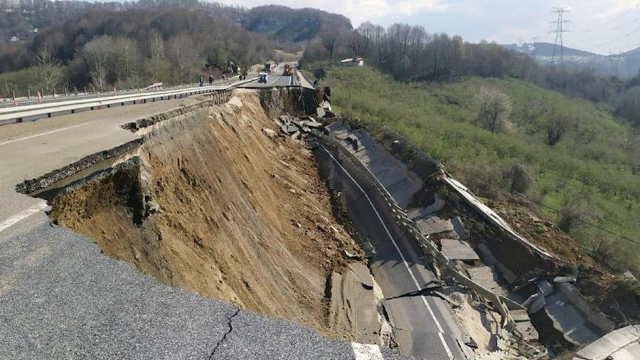 çöken yollar