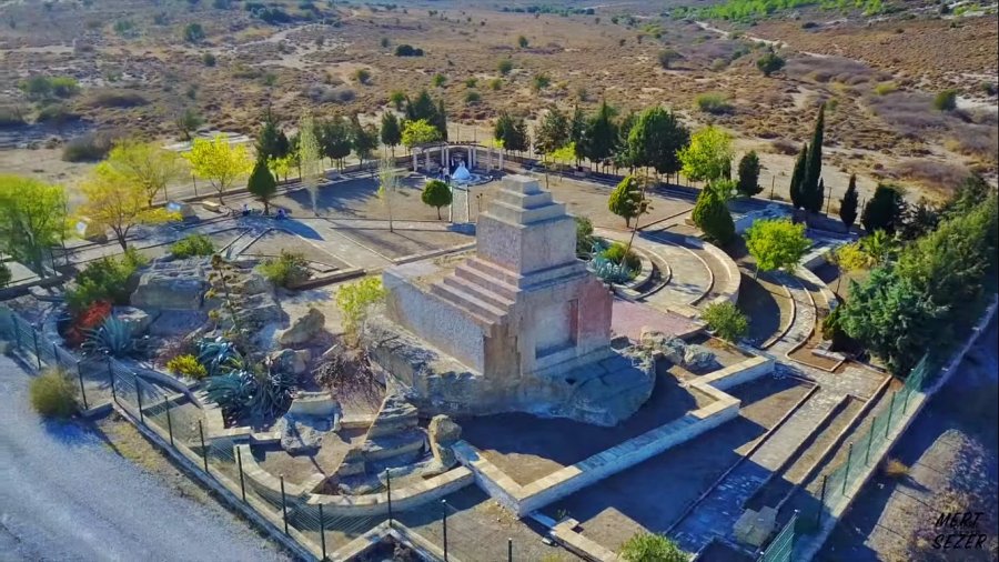 pers mezar anıtı