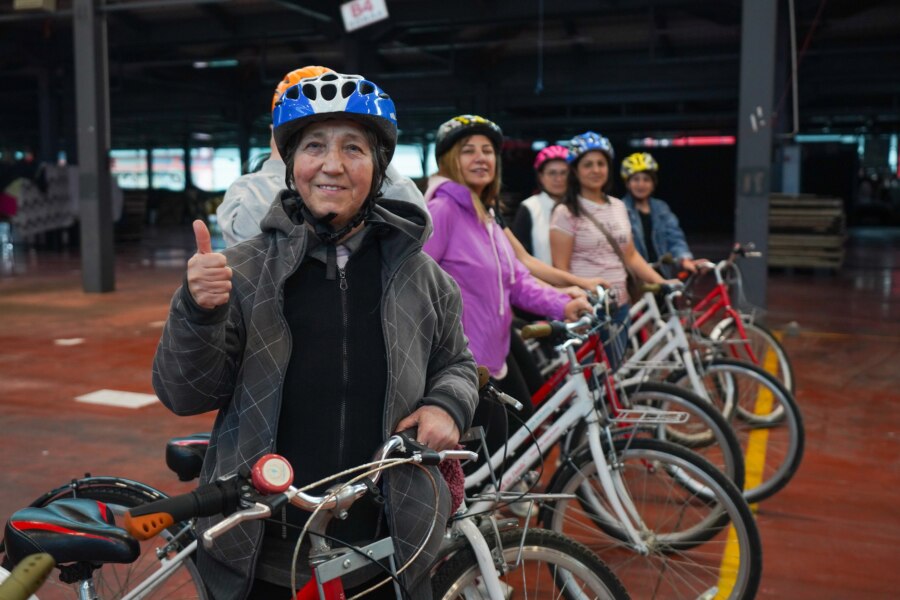 BEYLİKDÜZÜ'NDE PEDALLAR KADINLAR İÇİN DÖNÜYOR (1)