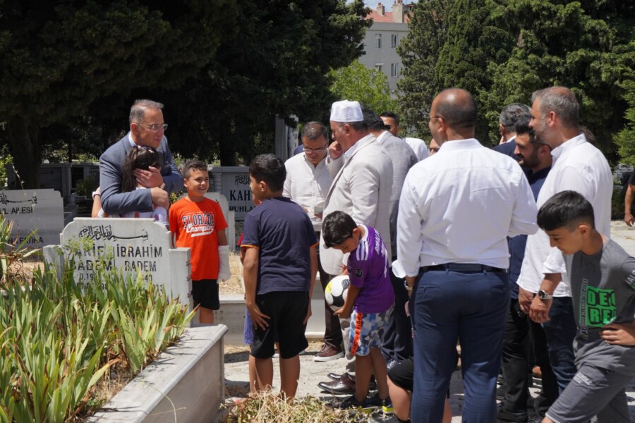 “BU BAYRAMDA DA PAYLAŞMANIN MUTLULUĞUNU HEP BİRLİKTE YAŞAYALIM” (9)